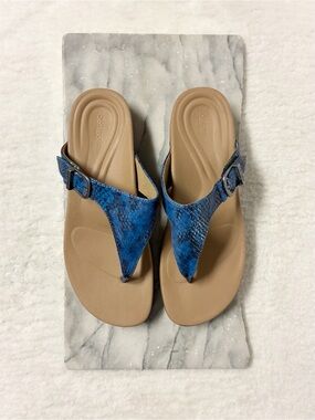Aetrex Rita Blue Thong Sandals Size 8.5  Snakeskin Orthopedic Arch Support